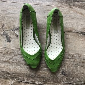 Vintage inspired peep toe small wedges never worn